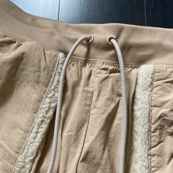 NIKE Women’s Woven High-Waisted Curve Pants SZ M NWT - Picture 5 of 8